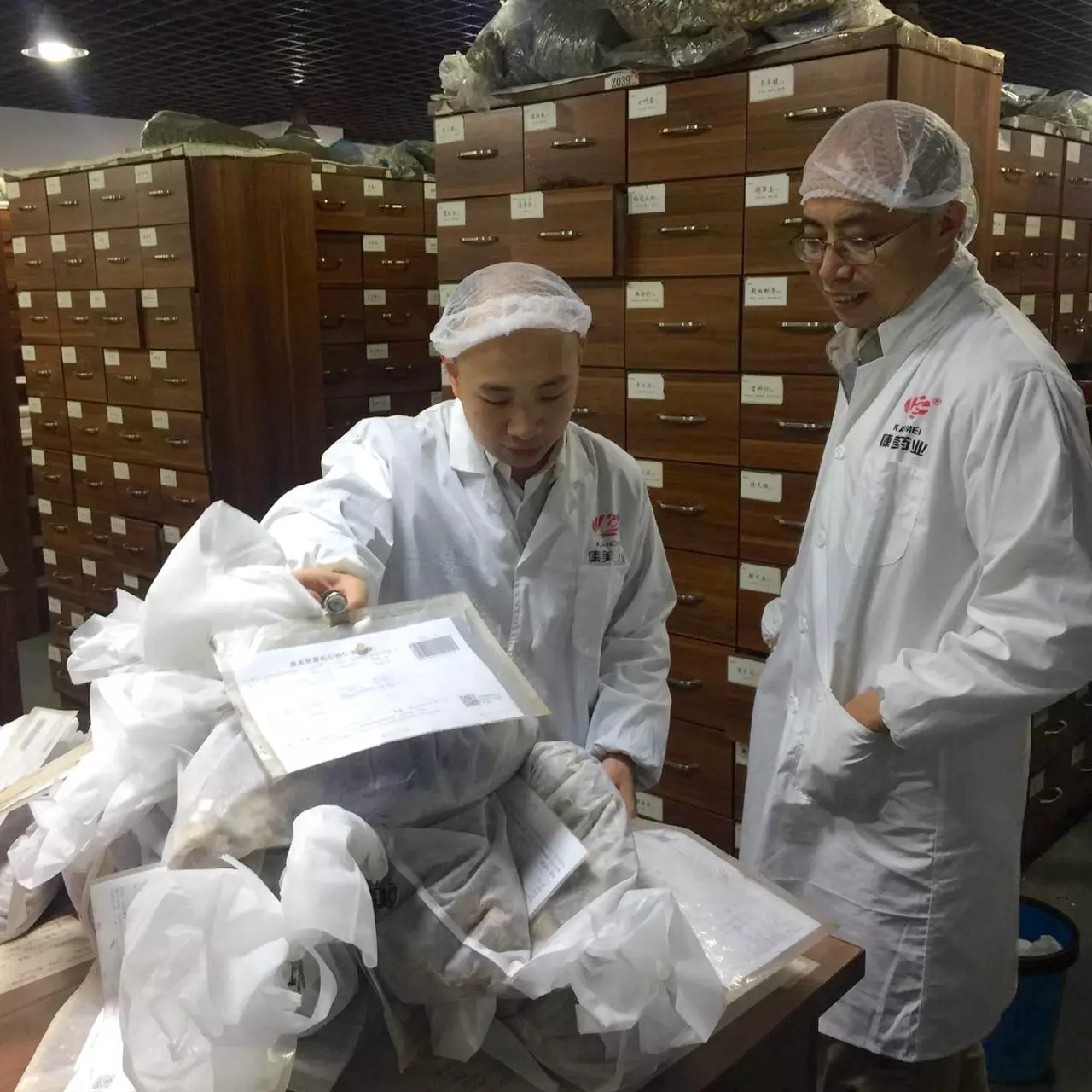 广东省自然医学研究会一行考察康美智慧药房 - 广东省自然医学研究会